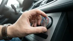 Na pewno robisz to źle: prawda o korzystaniu z klimatyzacji po uruchomieniu silnika