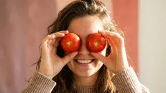 Sekret promiennej skóry nie tkwi w kremach: co kryją w sobie czerwone produkty spożywcze